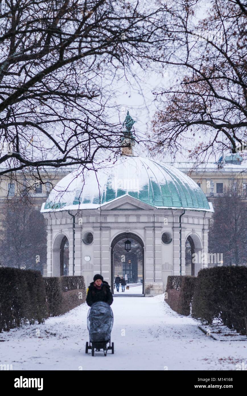 Alemania, Baviera, Munich, el Hofgarten Park, primeras nieves Foto de stock