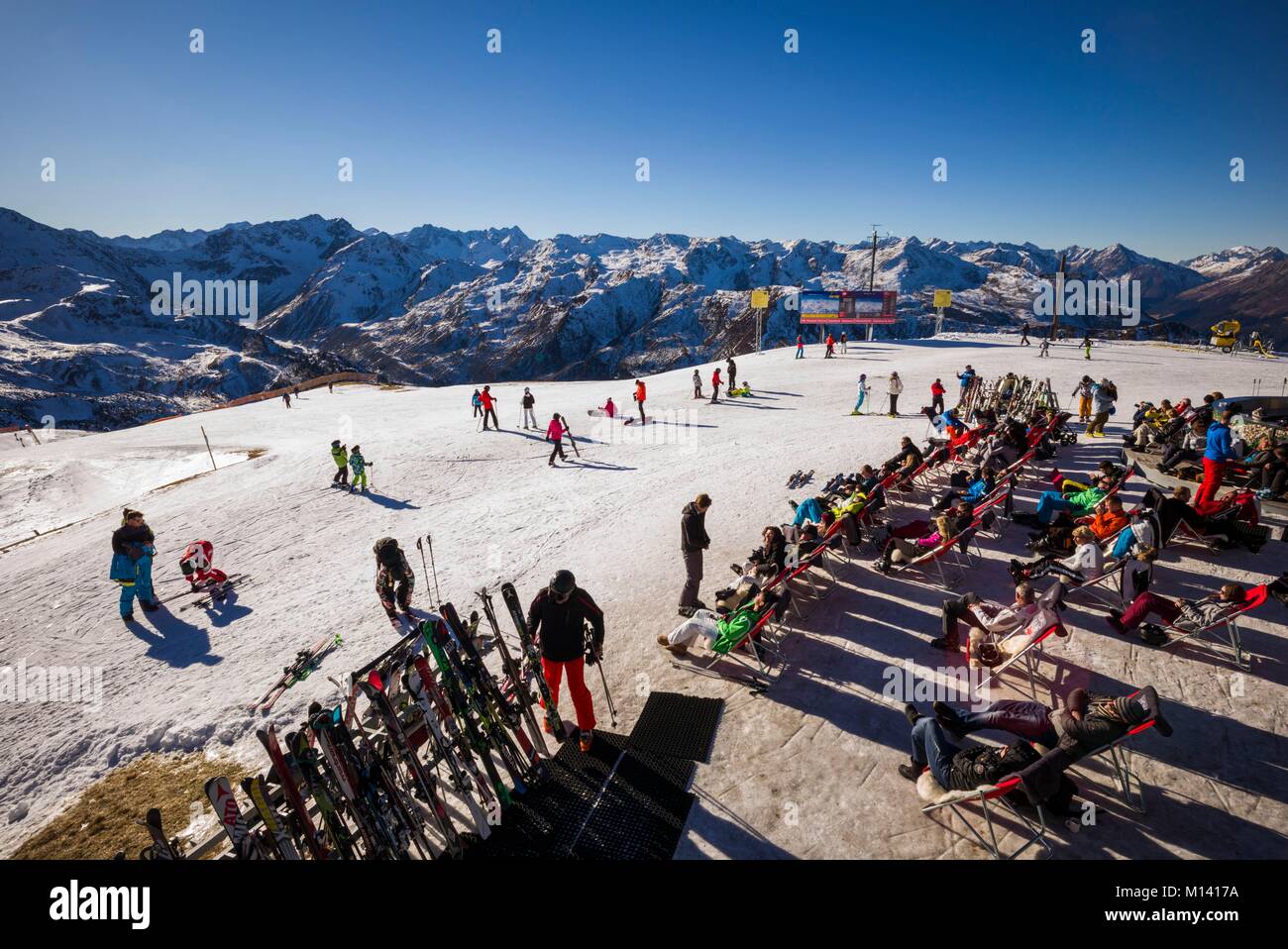 Austria, Tirol Axamer Lizum, alojamiento Villa de los Juegos Olímpicos de Invierno de 1964 y 1976, cumbre de montaña Hoadl , la elevación de 2340 metros, el invierno Foto de stock