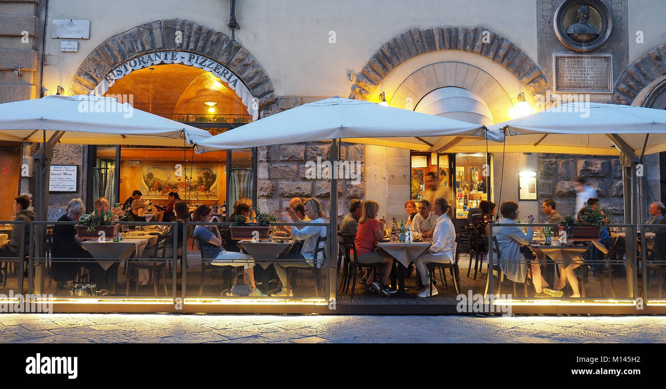 Europa, Italia, Toscana, Florencia,Restaurante,comedor,bar en el antiguo centro de la ciudad Foto de stock
