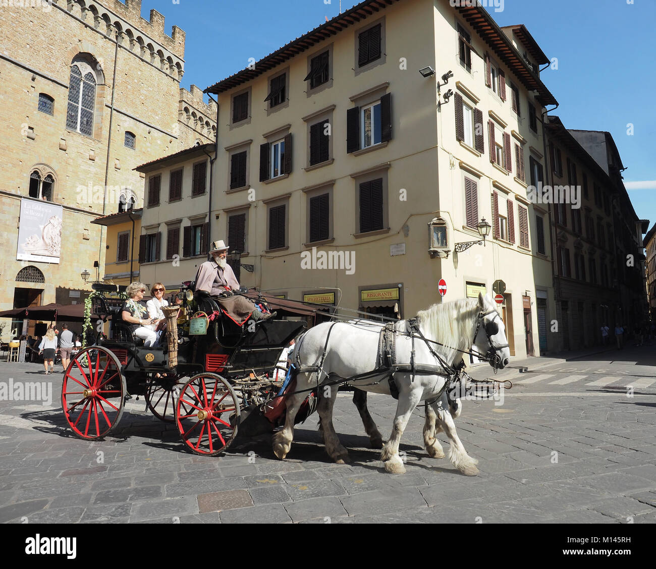Caballo carriagein turística ciudad vieja Florencia Toscana Italia Europa central, Foto de stock