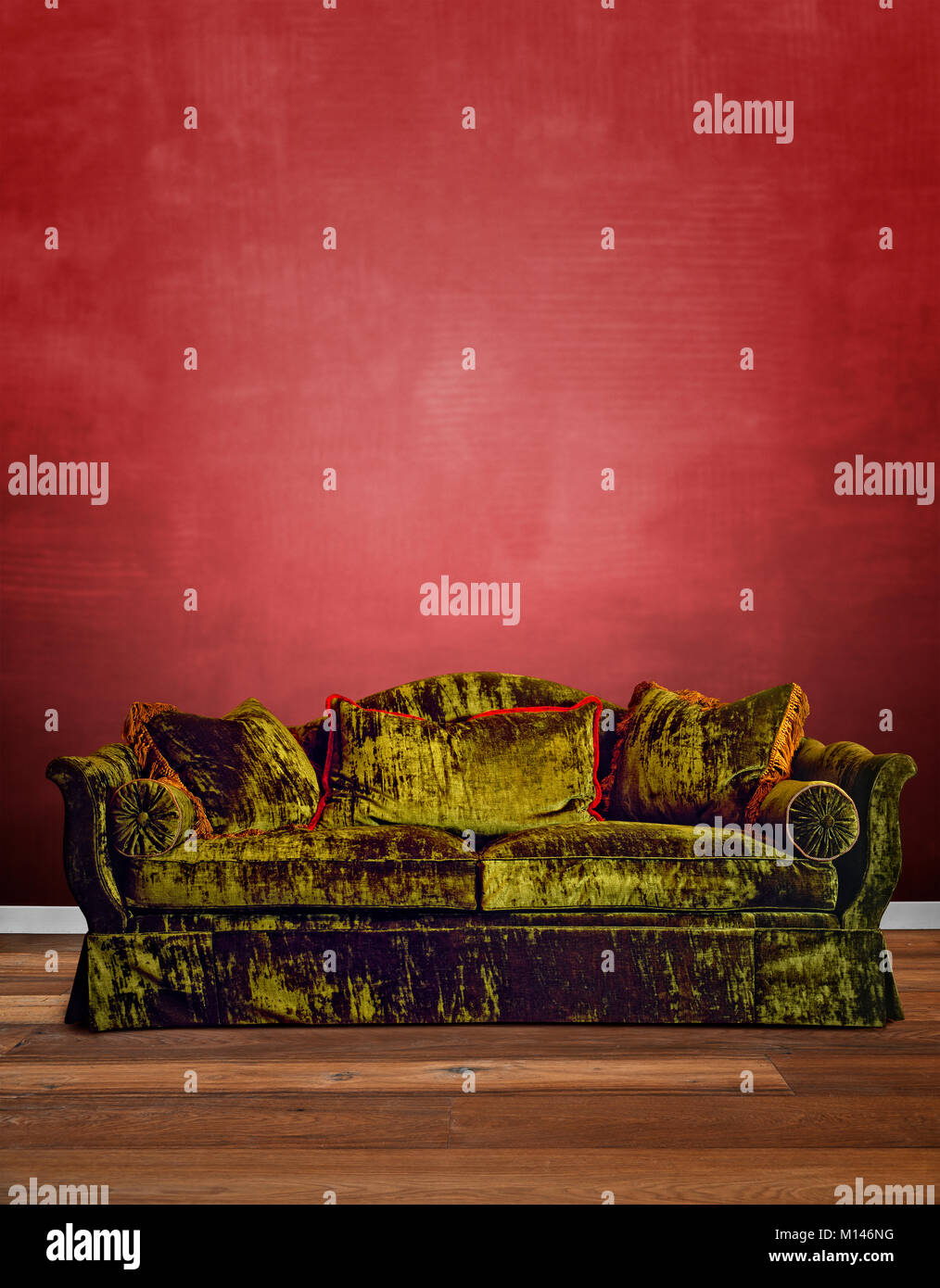Sofá rojo en el suelo sofá vintage hecho por aiinteligencia