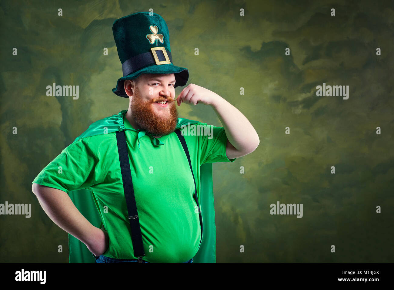 Hombre Gordo Con Traje Fotos e Imágenes de stock - Alamy