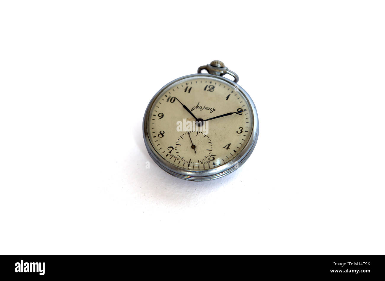 Tailandia - Enero 2018: Vintage CCCP reloj bolsillo Molnija aislado sobre fondo Fotografía de stock - Alamy