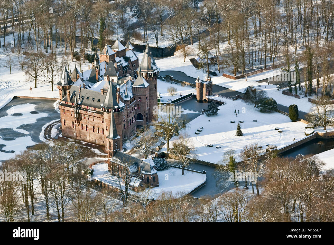 Los Países Bajos, Haarzuilens, llamado: Castillo De Haar en la nieve. Antena. El invierno. Foto de stock