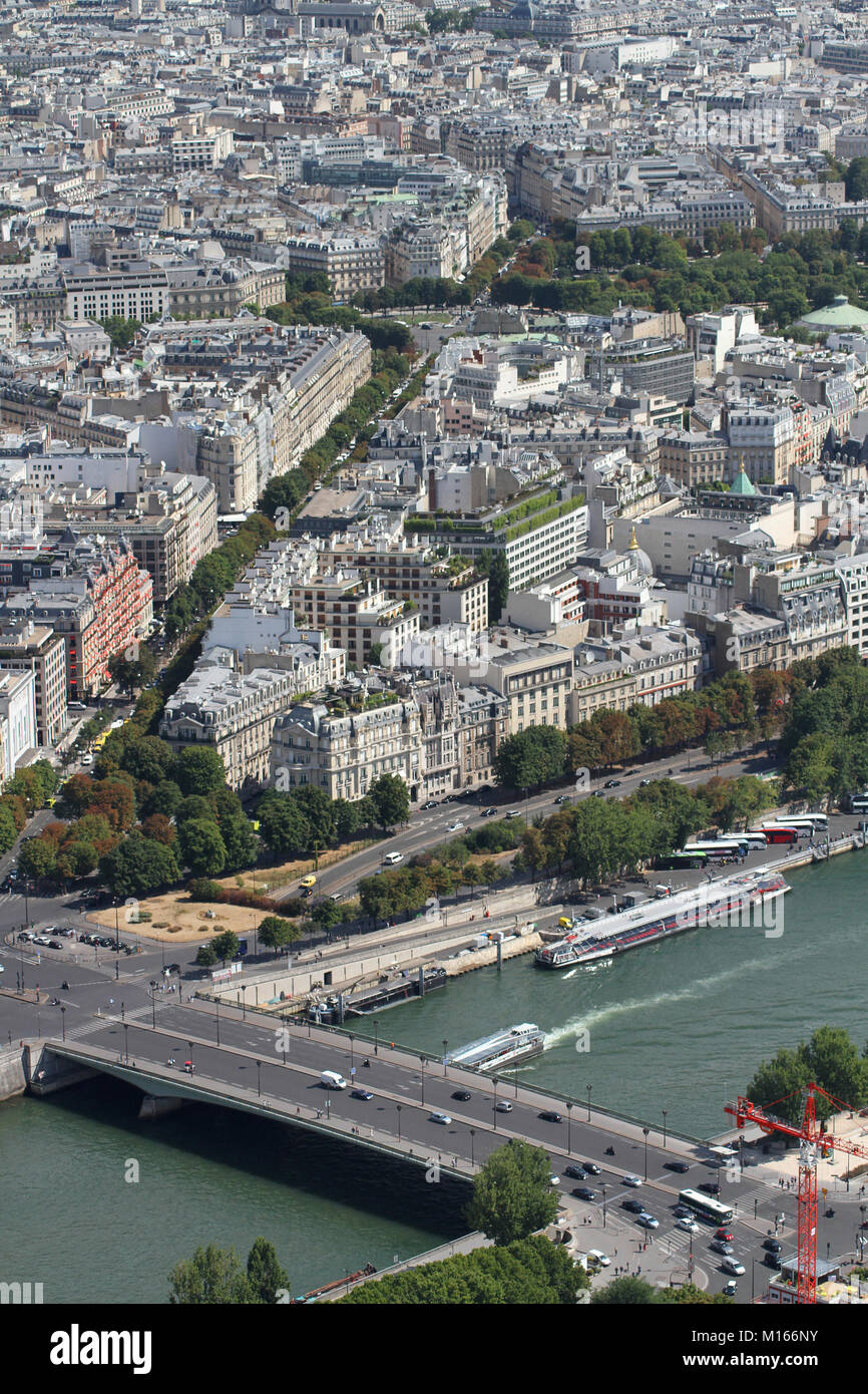 Vista Nordeste en el río Sena con puente Pont de l'Alma, París, Francia. Foto de stock