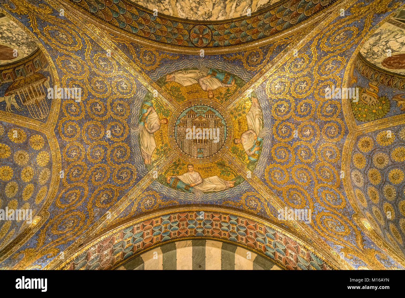 Mosaico techo Civitas Dei, la catedral de Aquisgrán, Aquisgrán, Renania del Norte-Westfalia, Alemania Foto de stock