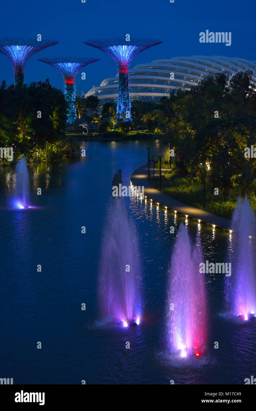 Los jardines de la Bahía de luz, música y espectáculo, Singapur pecado Foto de stock