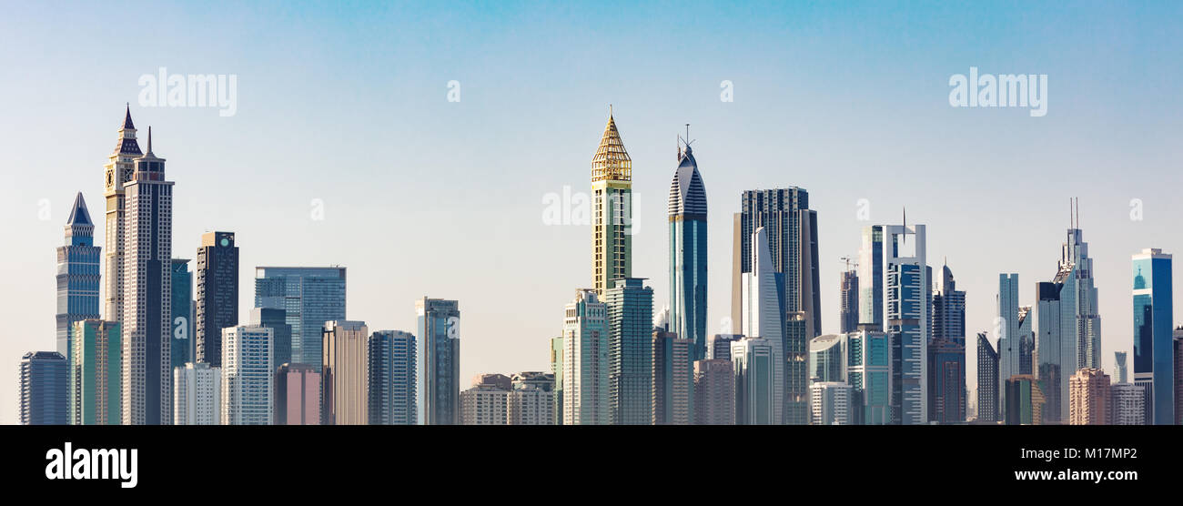 Horizonte de nuevo Business Bay District en Dubai, Emiratos Árabes Unidos al amanecer. Foto de stock