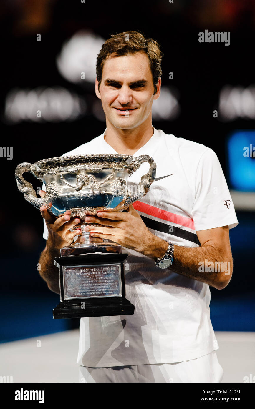 Melbourne, Australia, 28 de enero de 2018: el tenista suizo Roger Federer gana su 20º título de Grand Slam en el Abierto de Australia 2018 en el Melbourne Park. Crédito: Frank Molter/Alamy Live News Foto de stock