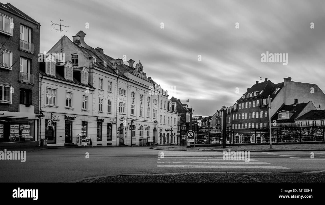 VIBORG, Dinamarca - 23 de noviembre de 2016: Amanecer en Viborg, capital tanto de Viborg, municipio o región Midtjylland. Foto de stock