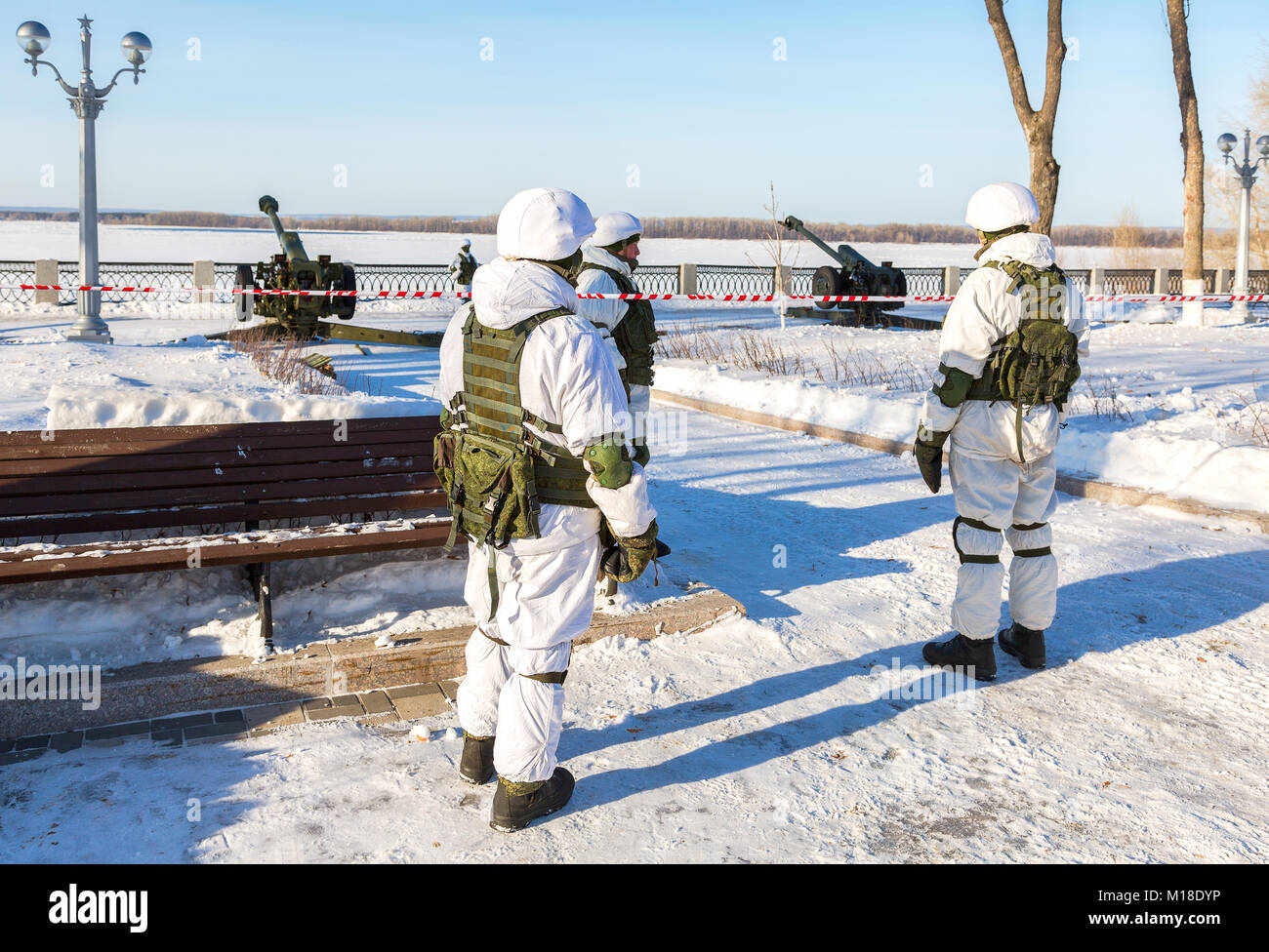 Uniforme De Camuflaje De Nieve Fotos e Imágenes de stock - Alamy