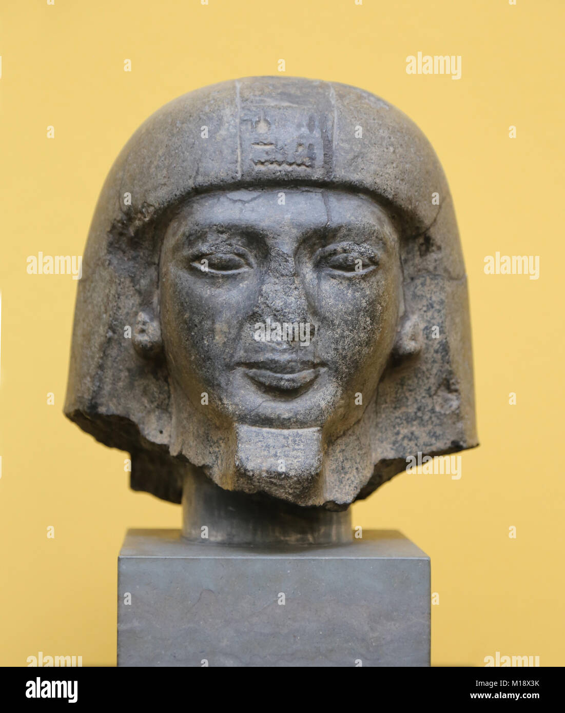 Busto del diario Thuthotep. La diorita. Ubicación desconocida. El reinado de Ramsés II (1279-1213 a.C.). Foto de stock