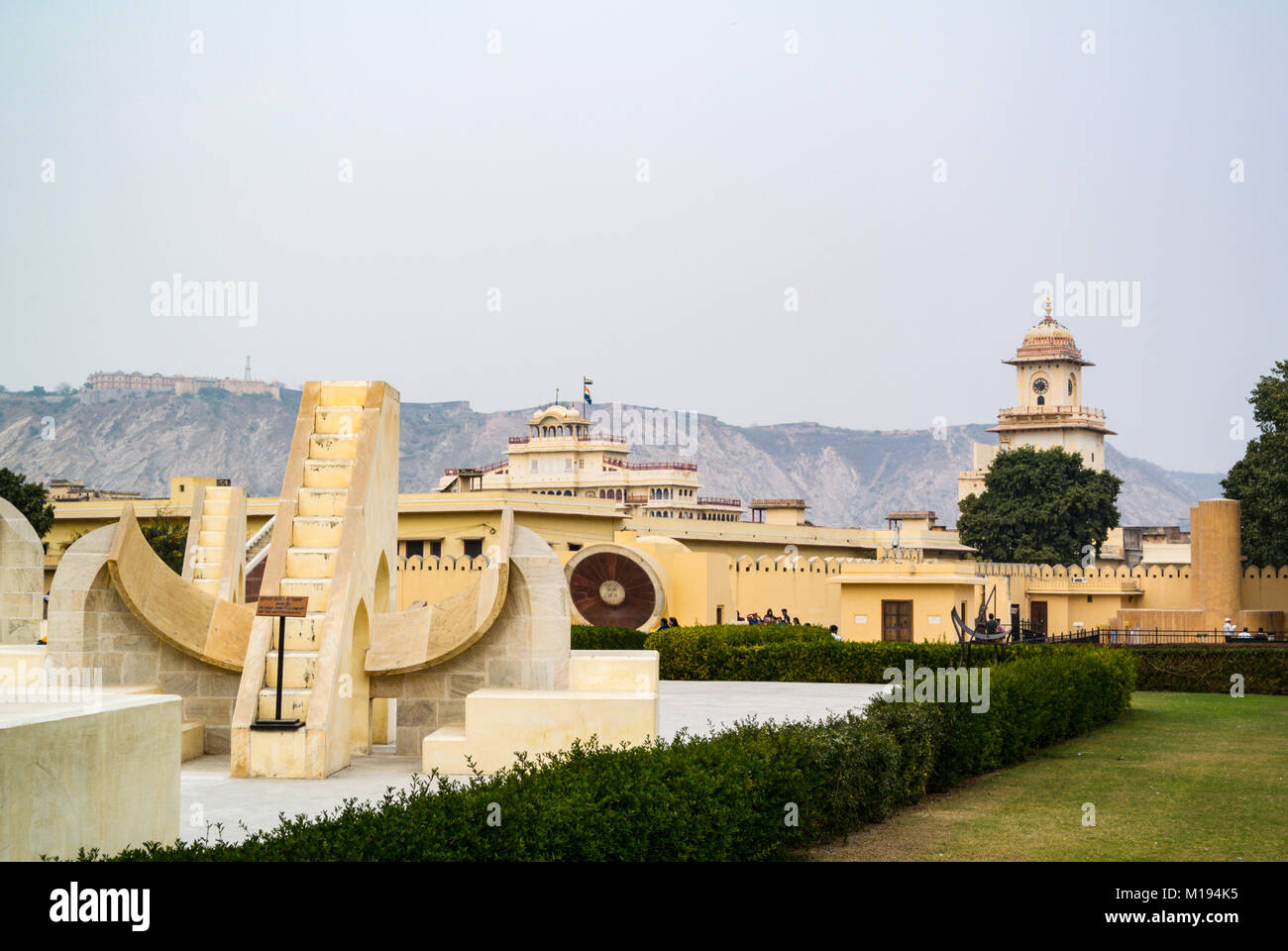 Jaipur, Rajasthan, India, 25th de enero de 2017: Jaipur, Rajasthan, India, 25th de enero de 2017: Jantar mantar que es un complejo para observar la astrología Foto de stock