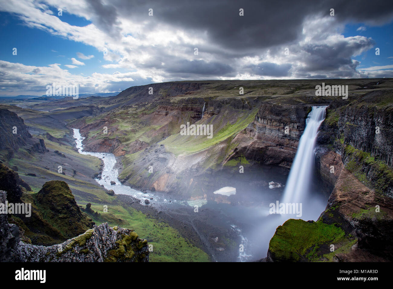 Haifoss, cascada en las tierras altas de Islandia Foto de stock