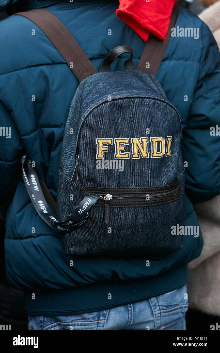 Milán - 15 de enero: el hombre mochila Fendi antes de Pal Zileri Fashion Show, la