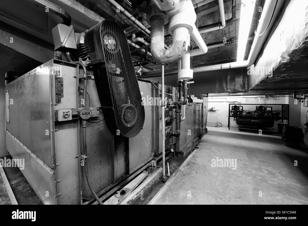 Conductos de calefacción Imágenes de stock en blanco y negro - Alamy