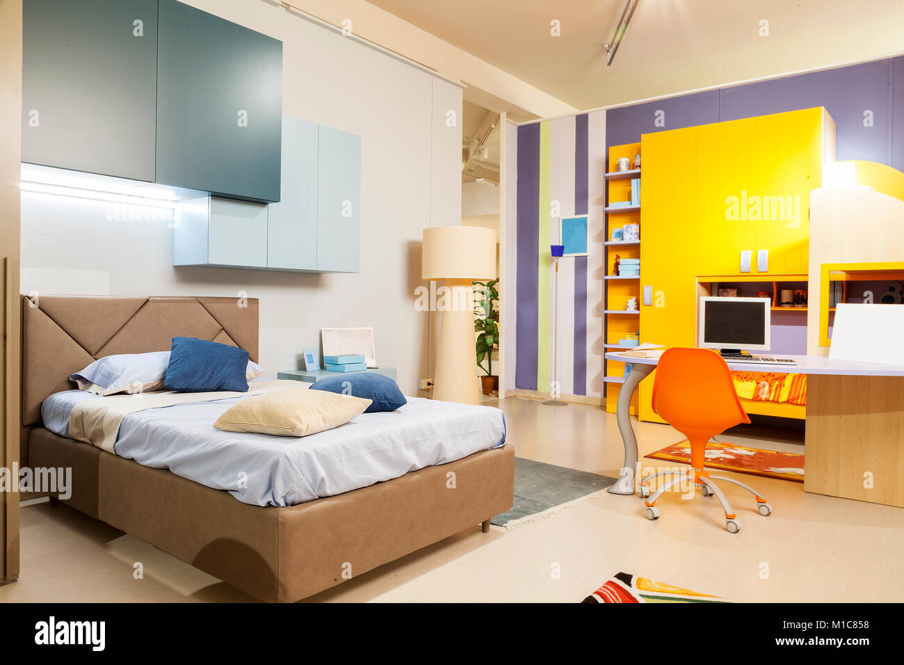Moderno interior precioso apartamento en Nueva ubicación de lujo dormitorios de niños. Foto de stock