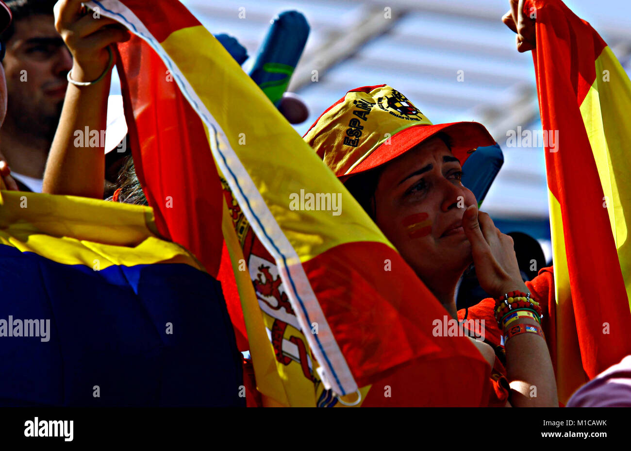 Junio 7, 2011 - Puerto La Cruz, Anzoátegui, Venezuela - Junio 07, 2011. Una  chica venezolana lleva la camiseta de España en las gradas del Antonio  Anzoâ JosÅ½€¡stegui Stadium, en la ciudad