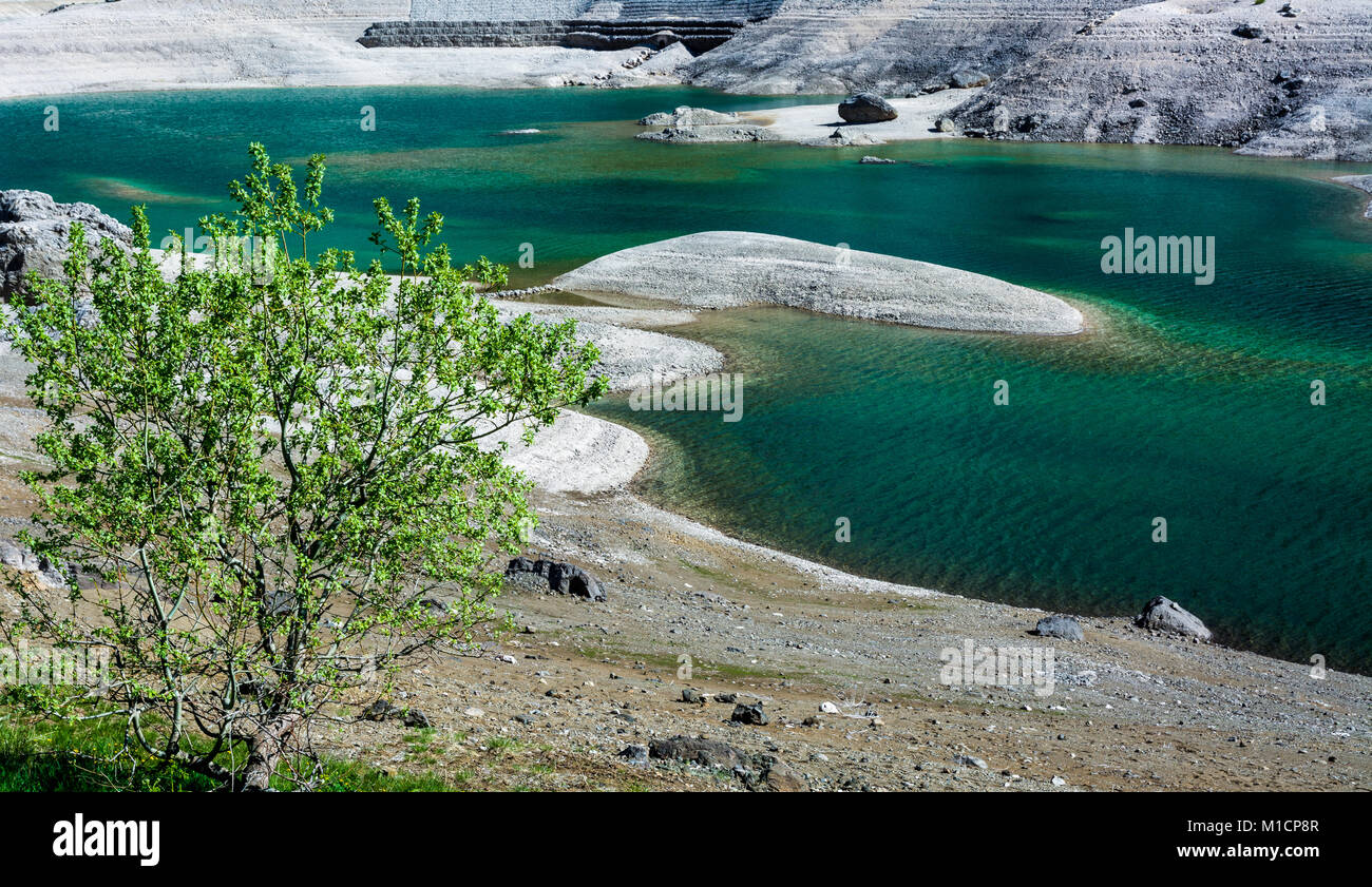 Lago Fedaia (Lago Fedaia, Fassa Valley, Trentino Alto Adigio, un lago artificial y una presa cerca de Canazei, ciudad situada al pie del macizo de la Marmolada. Foto de stock