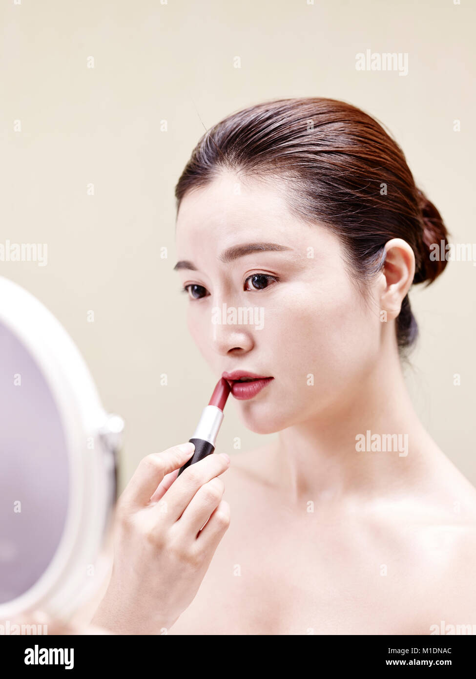 Maquillaje chino fotografías e imágenes de alta resolución - Alamy