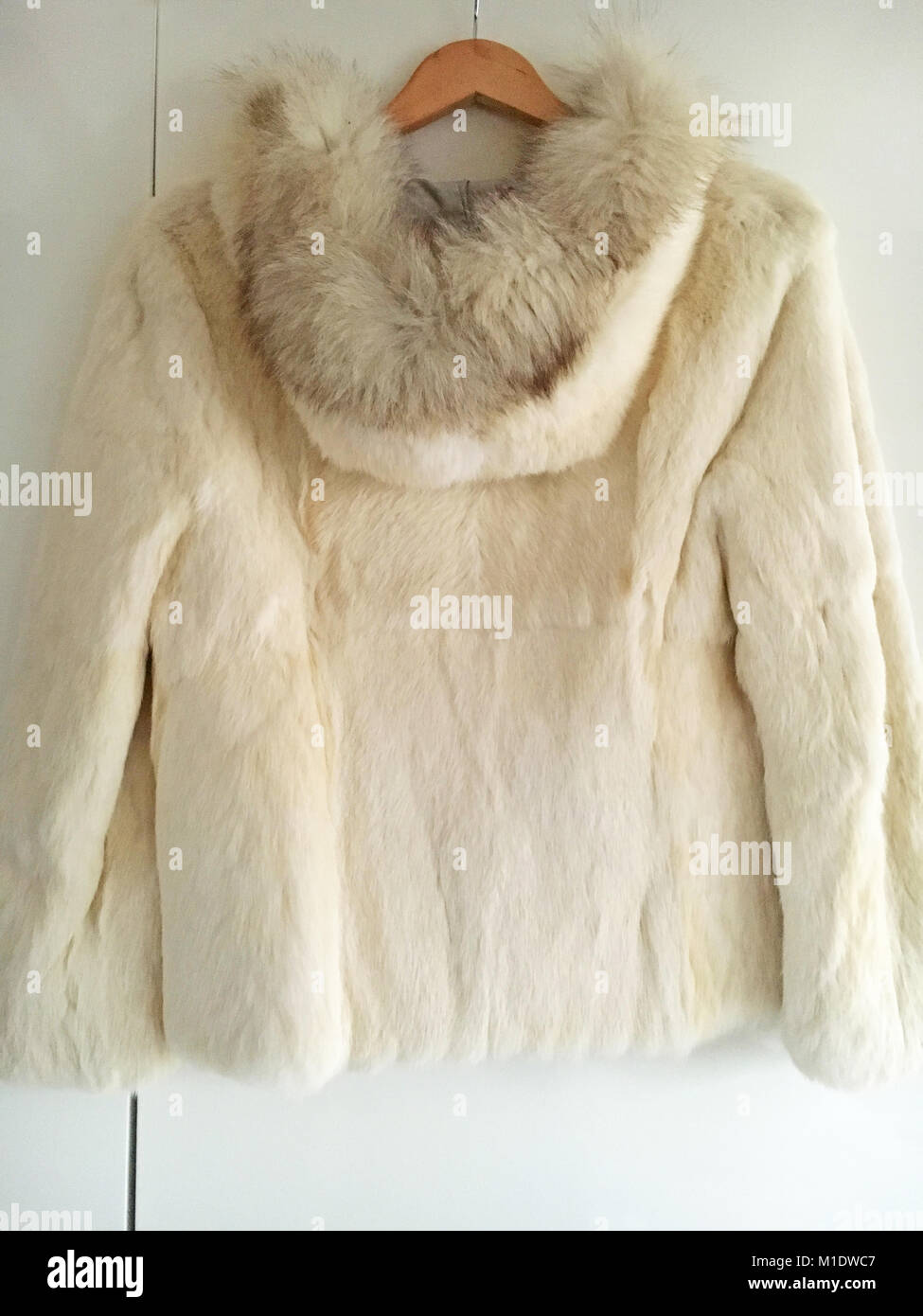 Abrigo de piel Blanca Nieves Fotografía de stock - Alamy