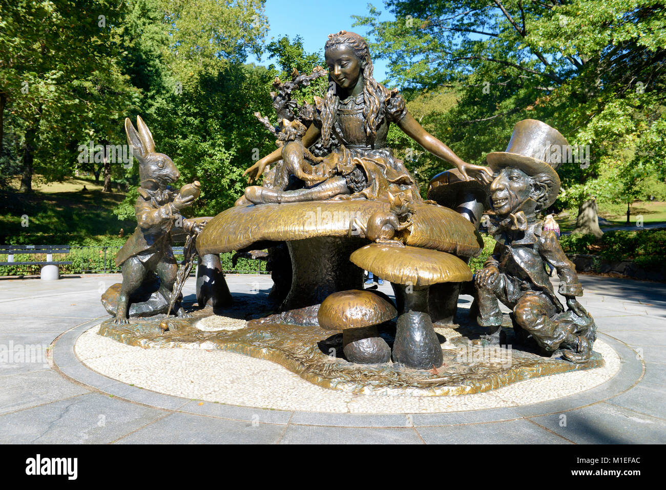 Monumento a Lewis Carroll ALICIA EN EL PAÍS DE LAS MARAVILLAS presentó el 7 de mayo de 1959 en la ciudad de Nueva York por George y Margarita Delacorte Foundation. Foto de stock
