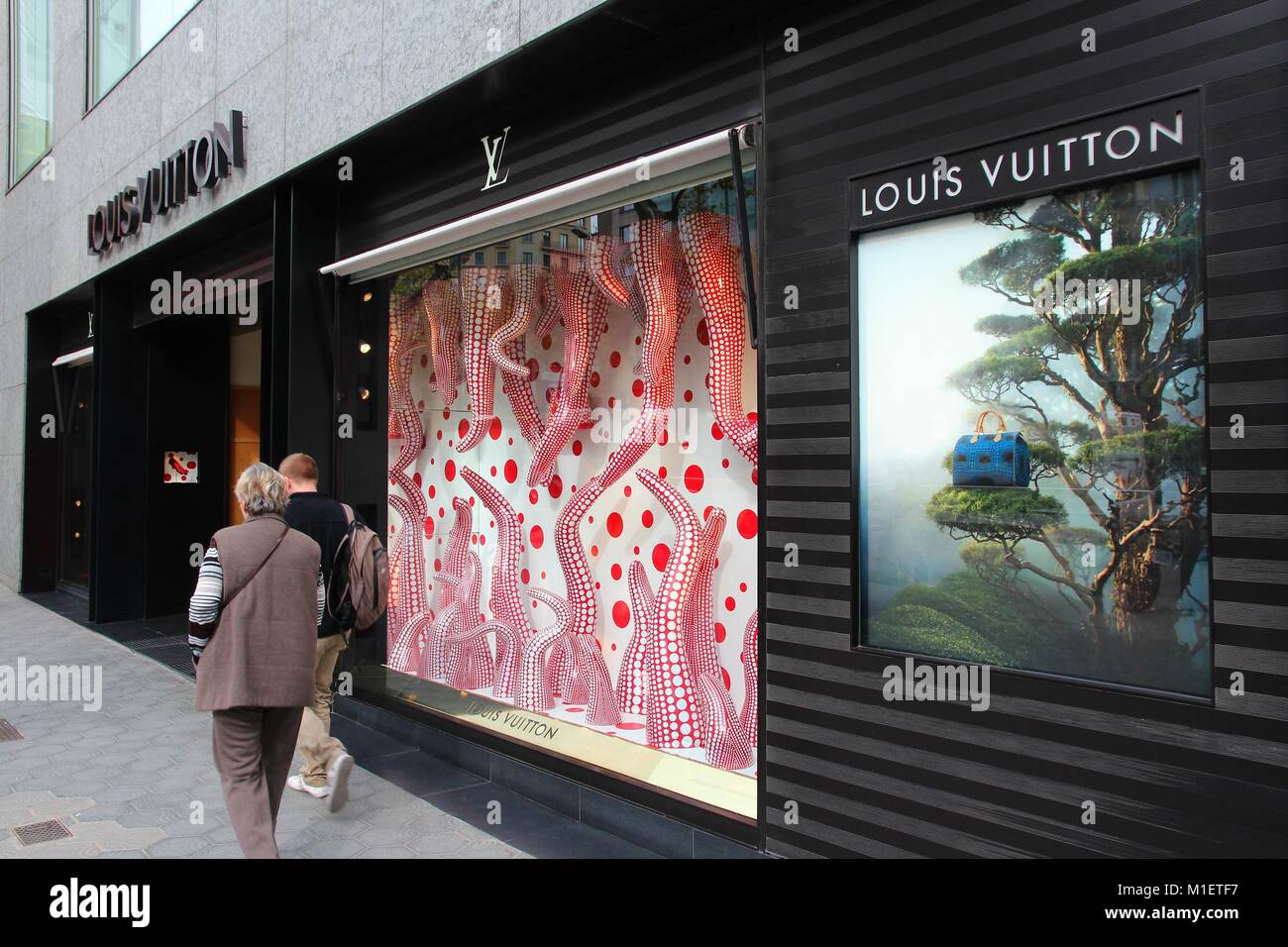 Tienda Louis Vuitton En Un Centro Comercial El Corte Ingles De Barcelona  Foto de archivo editorial - Imagen de ciudad, marca: 210619988
