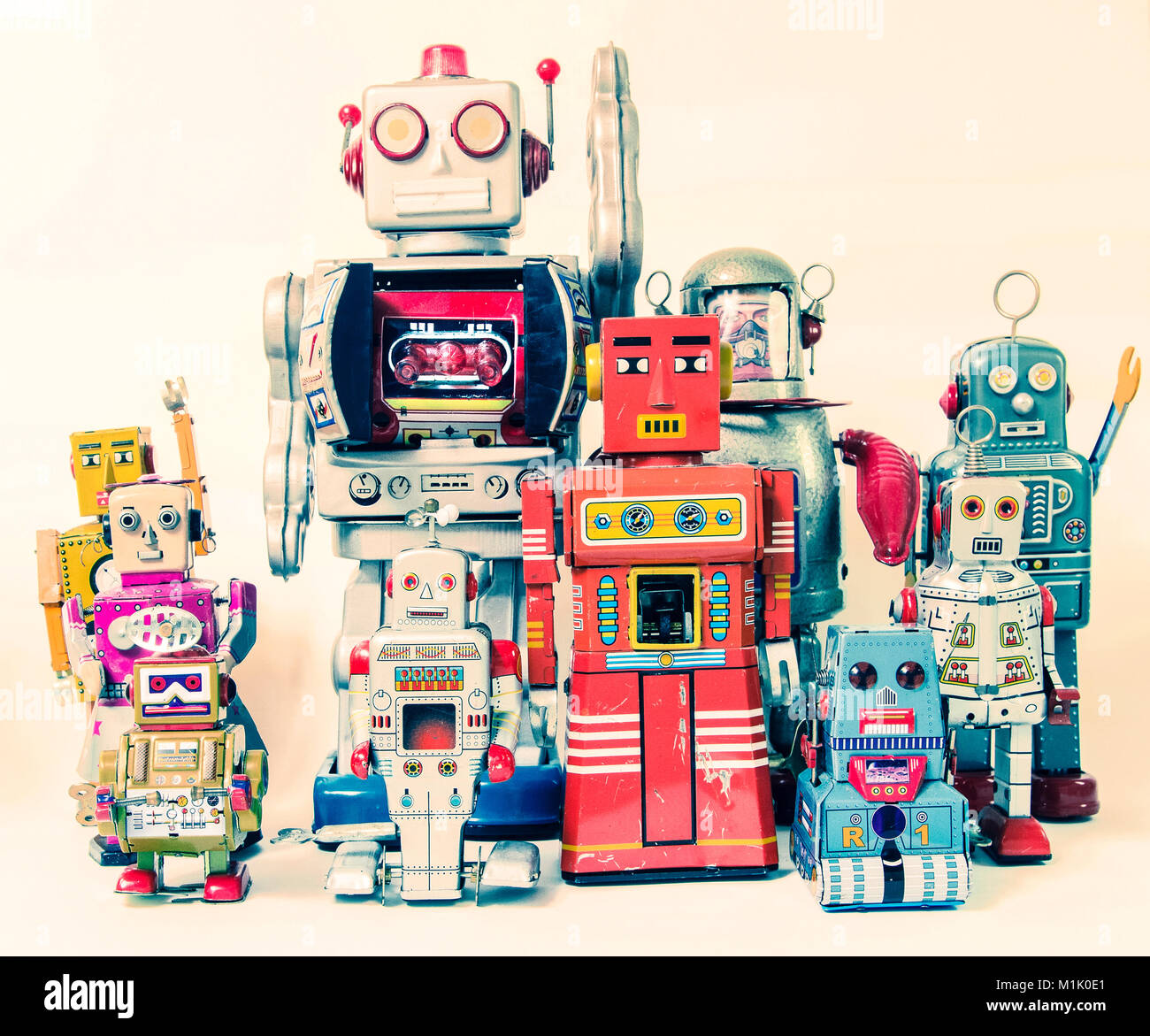 Robot group team love family friends together fotografías e imágenes de  alta resolución - Alamy
