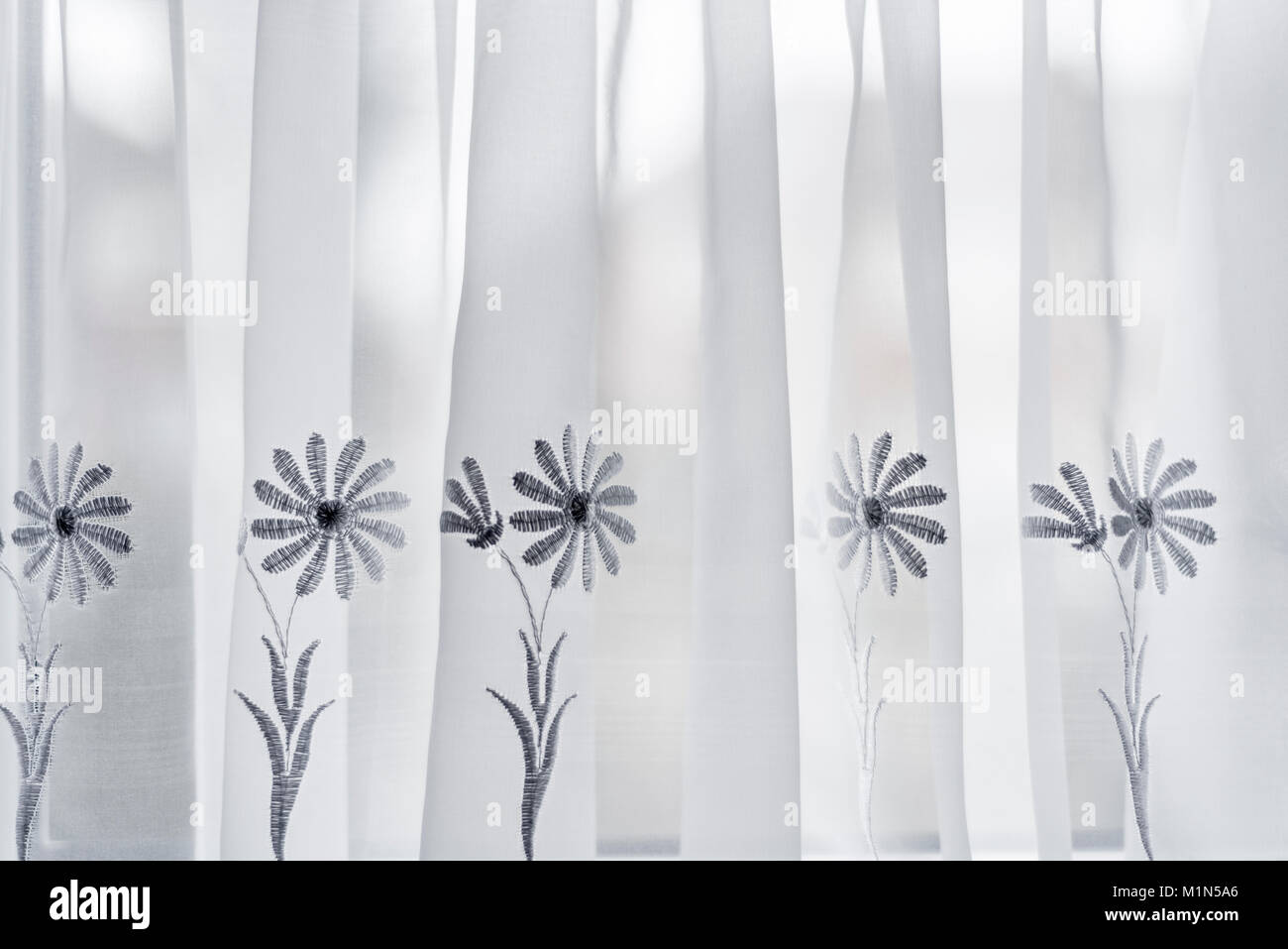 Cortinas blancas transparentes fotografías e imágenes de alta resolución -  Alamy