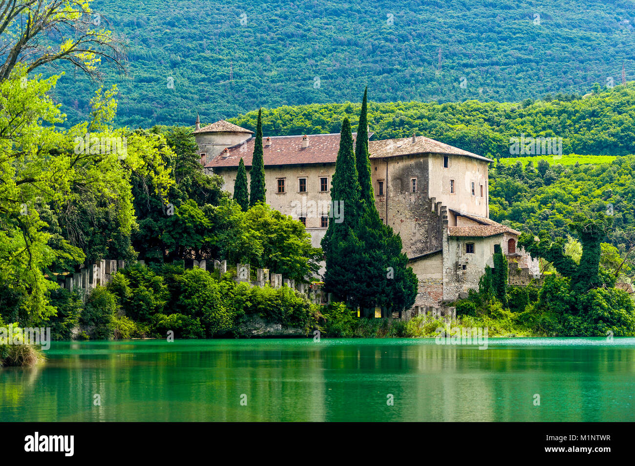 Italia Trentino lago y castillo Toblino Foto de stock