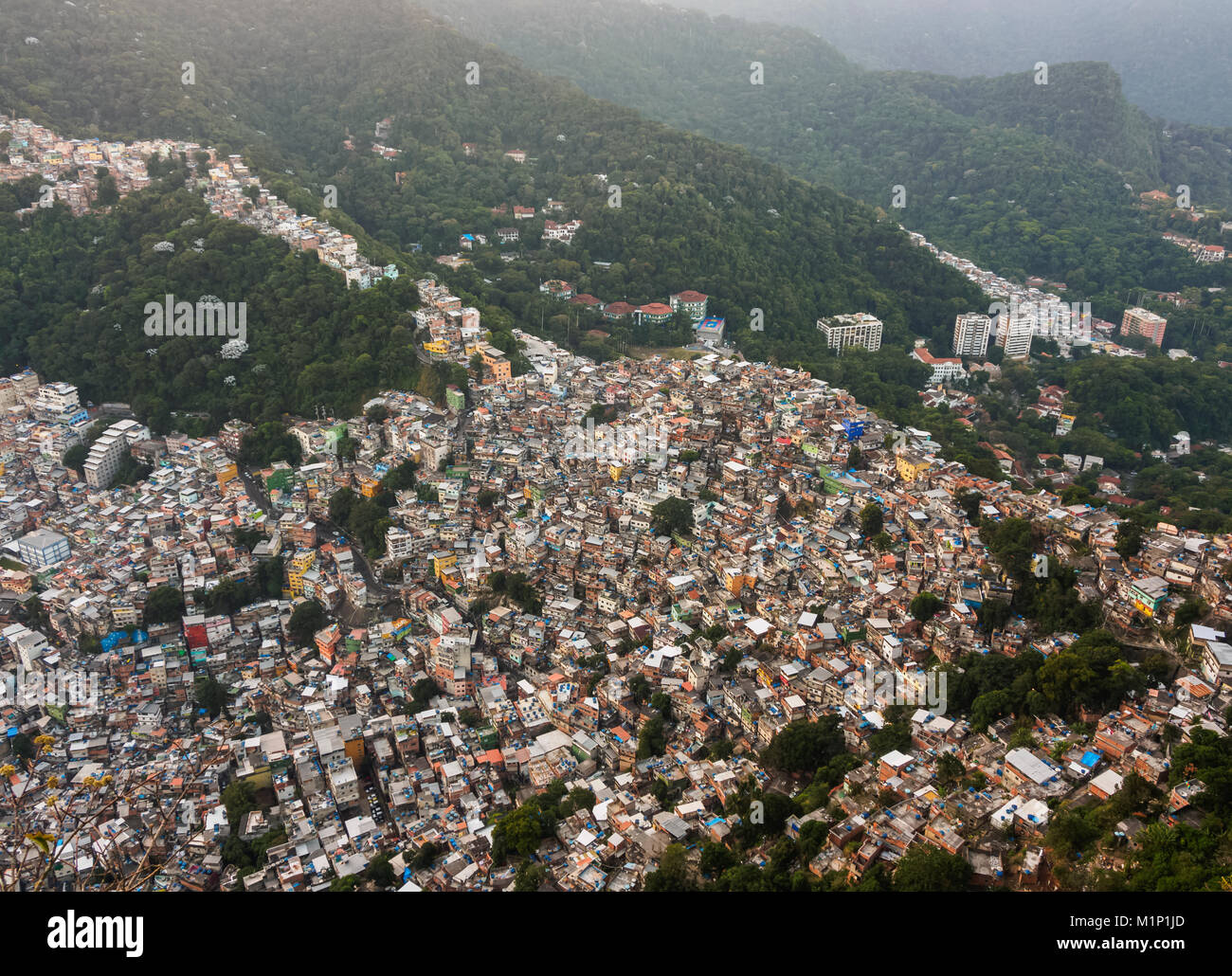 Rocinha Favela, vista elevada, Río de Janeiro, Brasil, América del Sur Foto de stock
