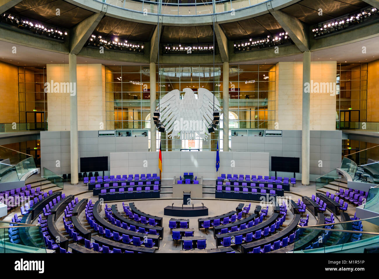 Interior del edificio del Reichstag alemán en Berlín, Alemania Foto de stock