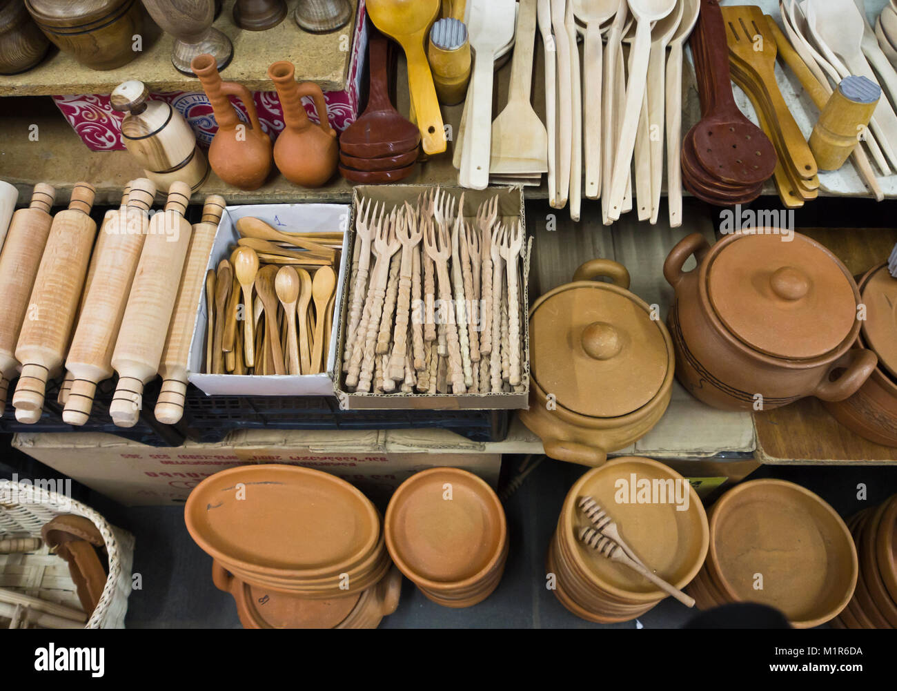 Cerca Del Puesto De Venta De Cocina Y Utensilios De Cocina De
