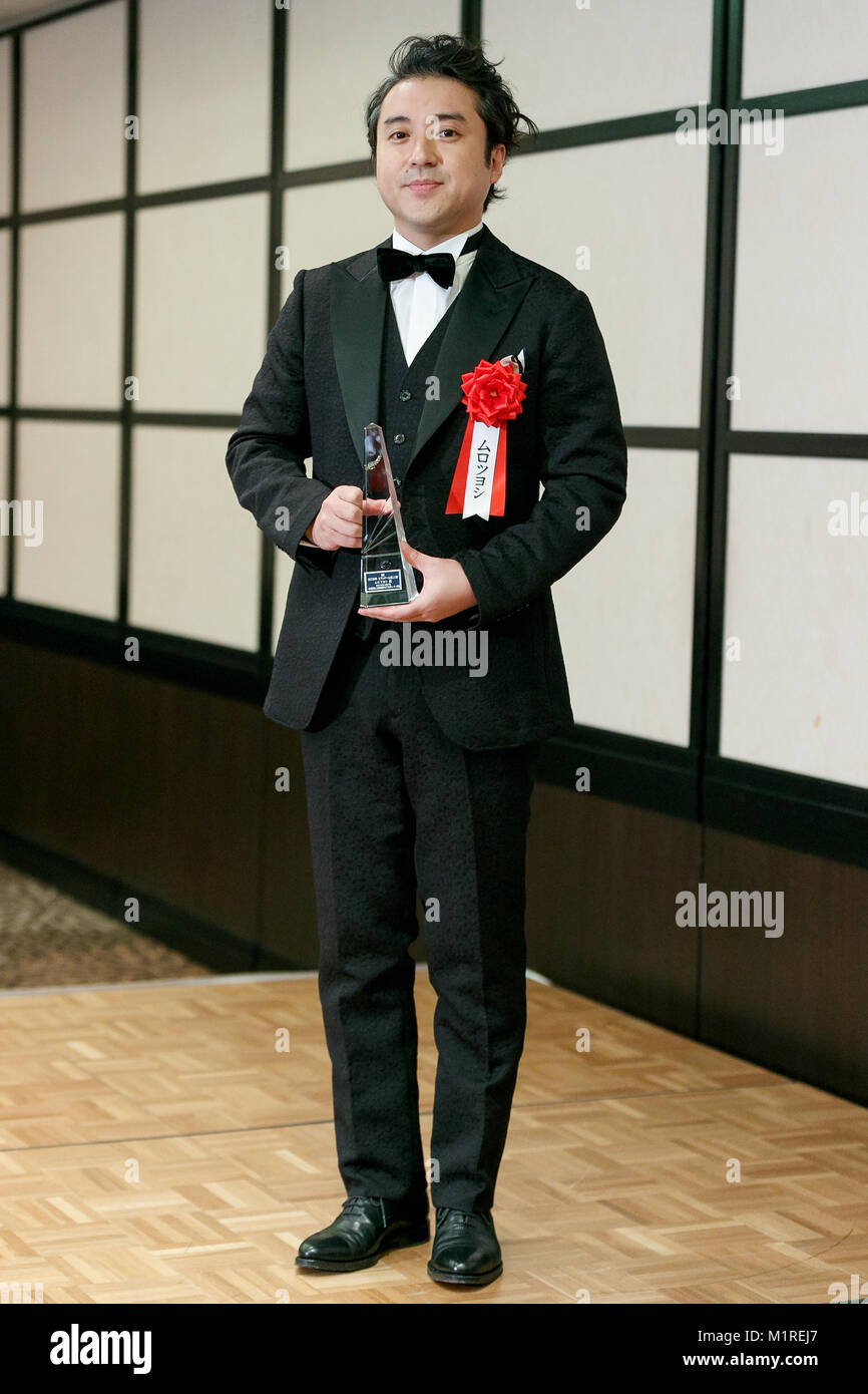 Actor japonés Tsuyoshi Muro posa para las cámaras durante la Elan d'o  ceremonia de entrega de premios el 1 de febrero de 2018, Tokio, Japón. El  premio, organizado por la Asociación de