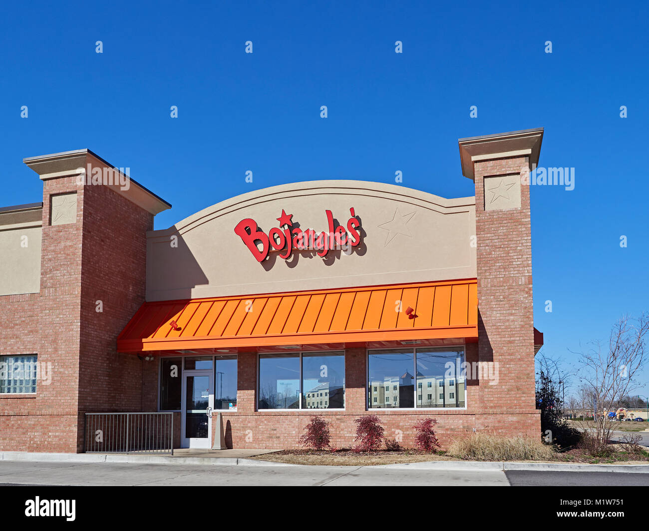 Entrada lateral exterior de Bojangle's fast food pollo frito restaurante en  Montgomery, Alabama, Estados Unidos Fotografía de stock - Alamy