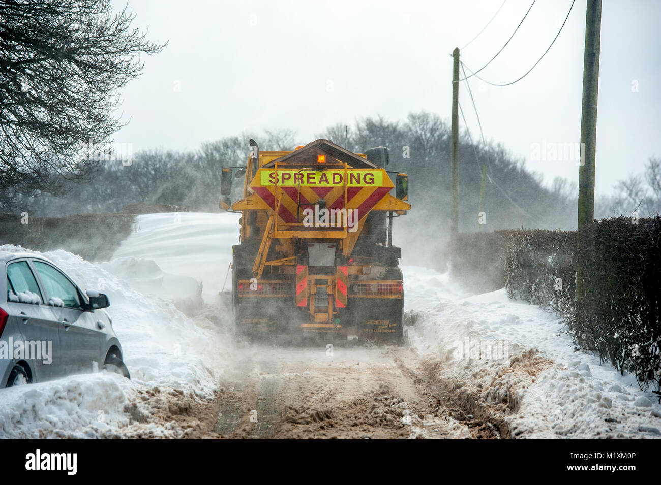 Quitanieves corta su camino a través de un Snow Drift Lancashire Foto de stock