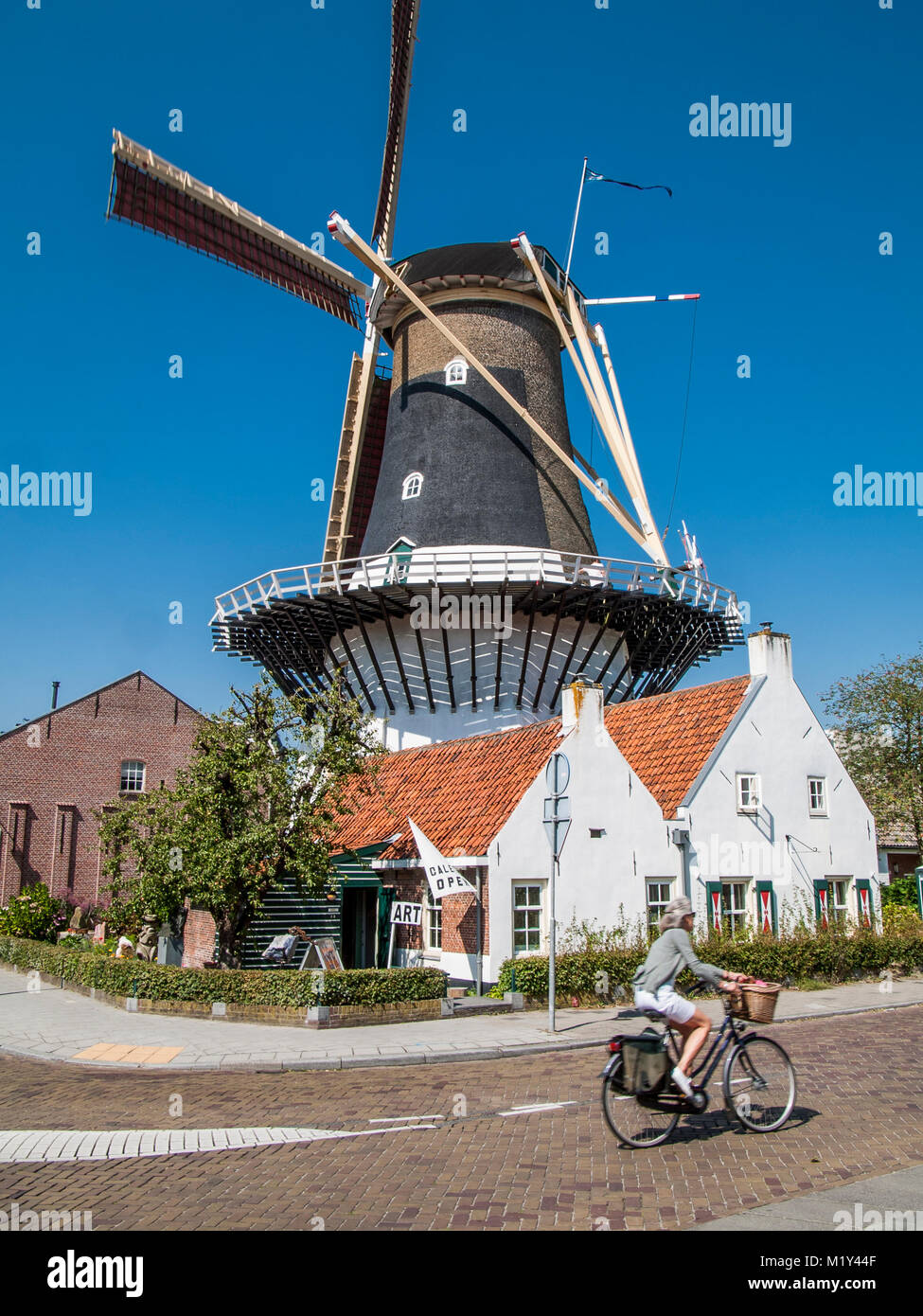Molino histórico Korenmolen Windlust en Wassenaar, Holanda. Foto de stock