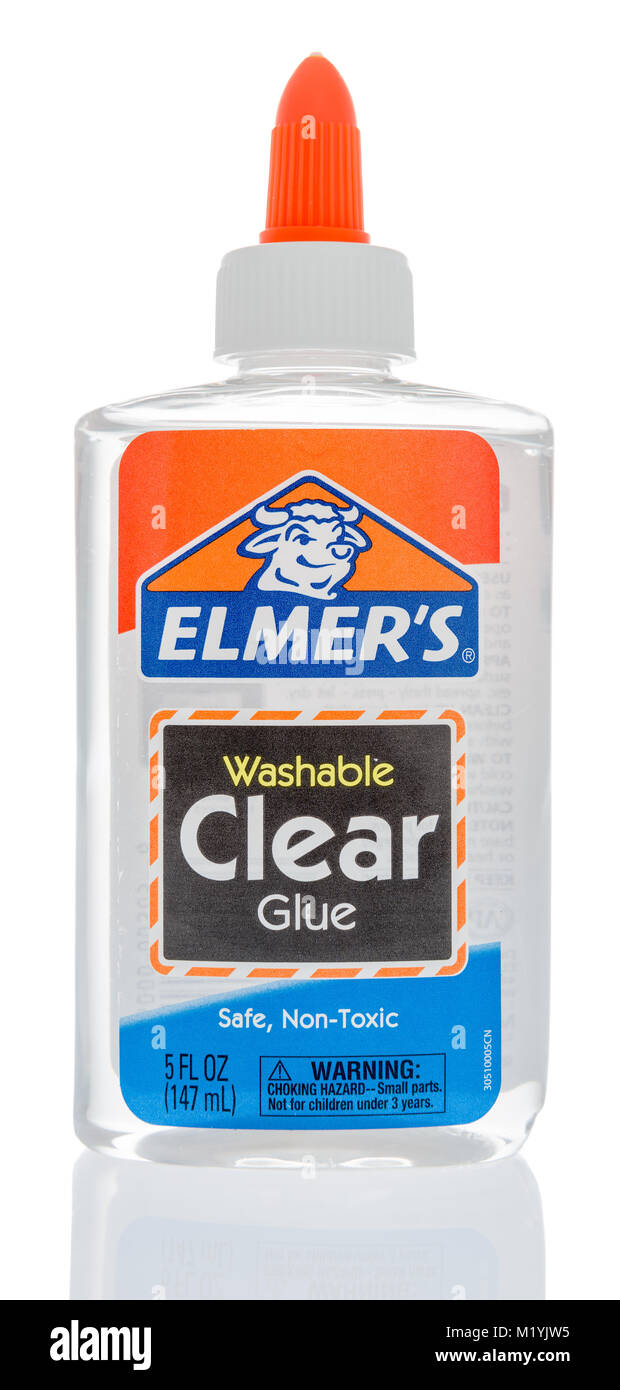Winneconne, WI - 31 de enero de 2018: una botella de pegamento transparente  lavable Elmer's sobre un fondo aislados Fotografía de stock - Alamy