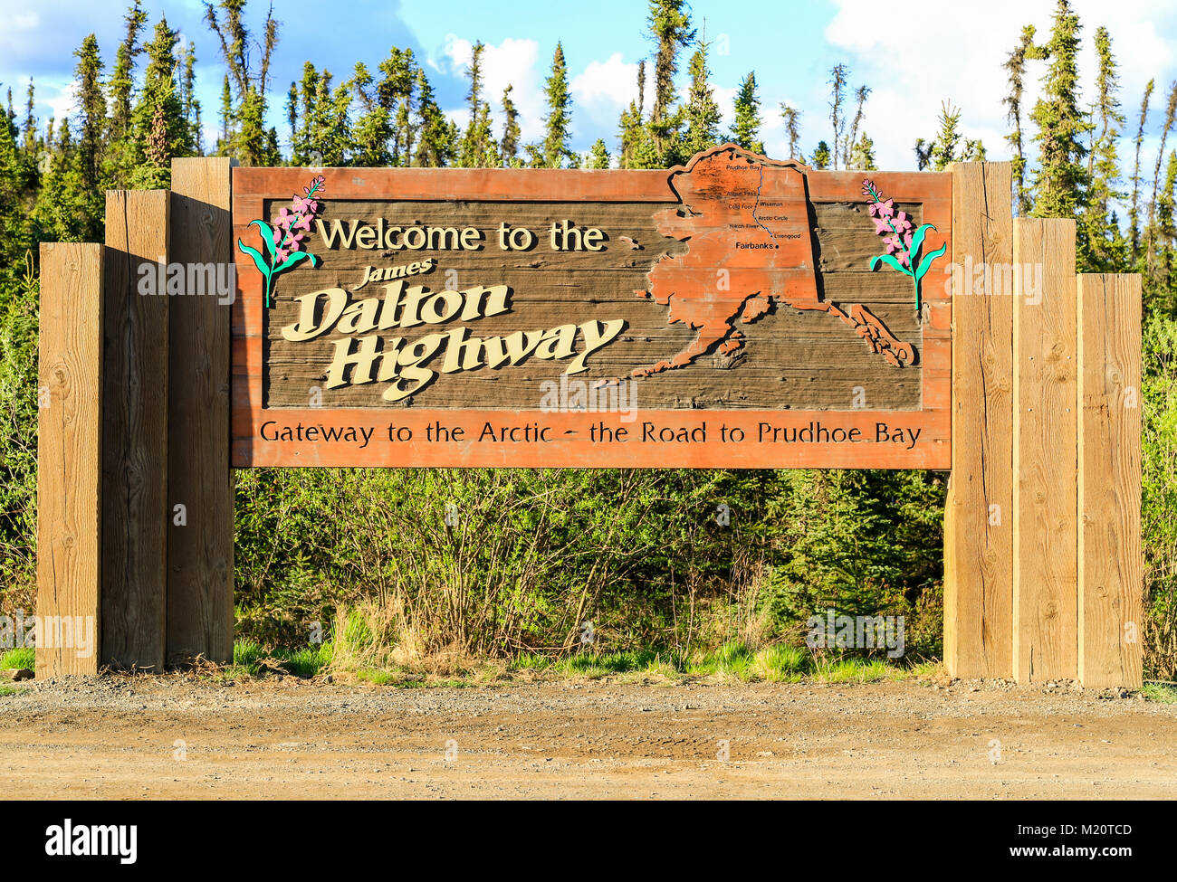 Dalton Highway, Alaska, EE.UU. - 24 de mayo de 2017: la Dalton Highway cartel a la entrada de la autopista. Foto de stock