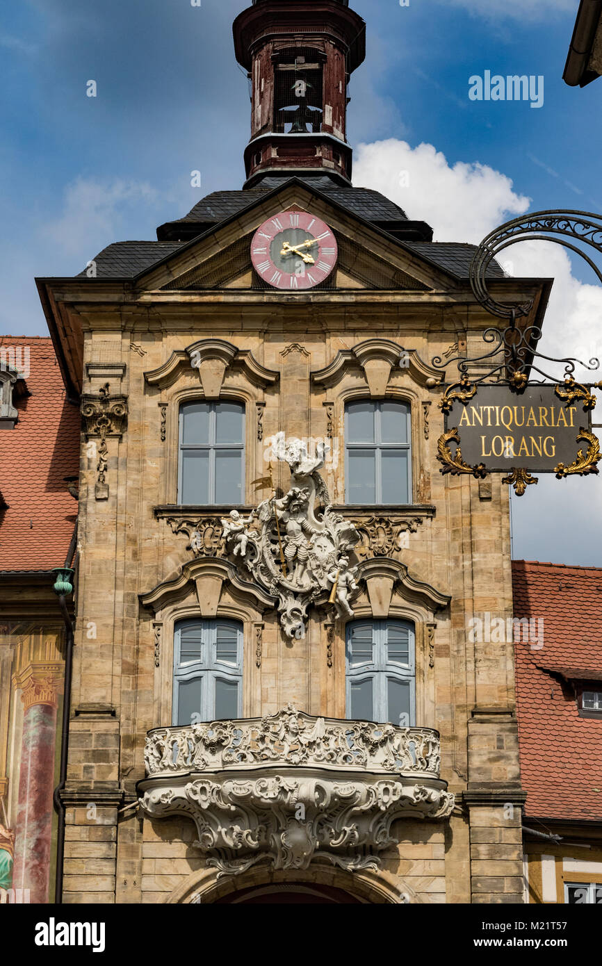 Das alte Rathaus auf der oberen Brücke en Bamberg. Foto de stock