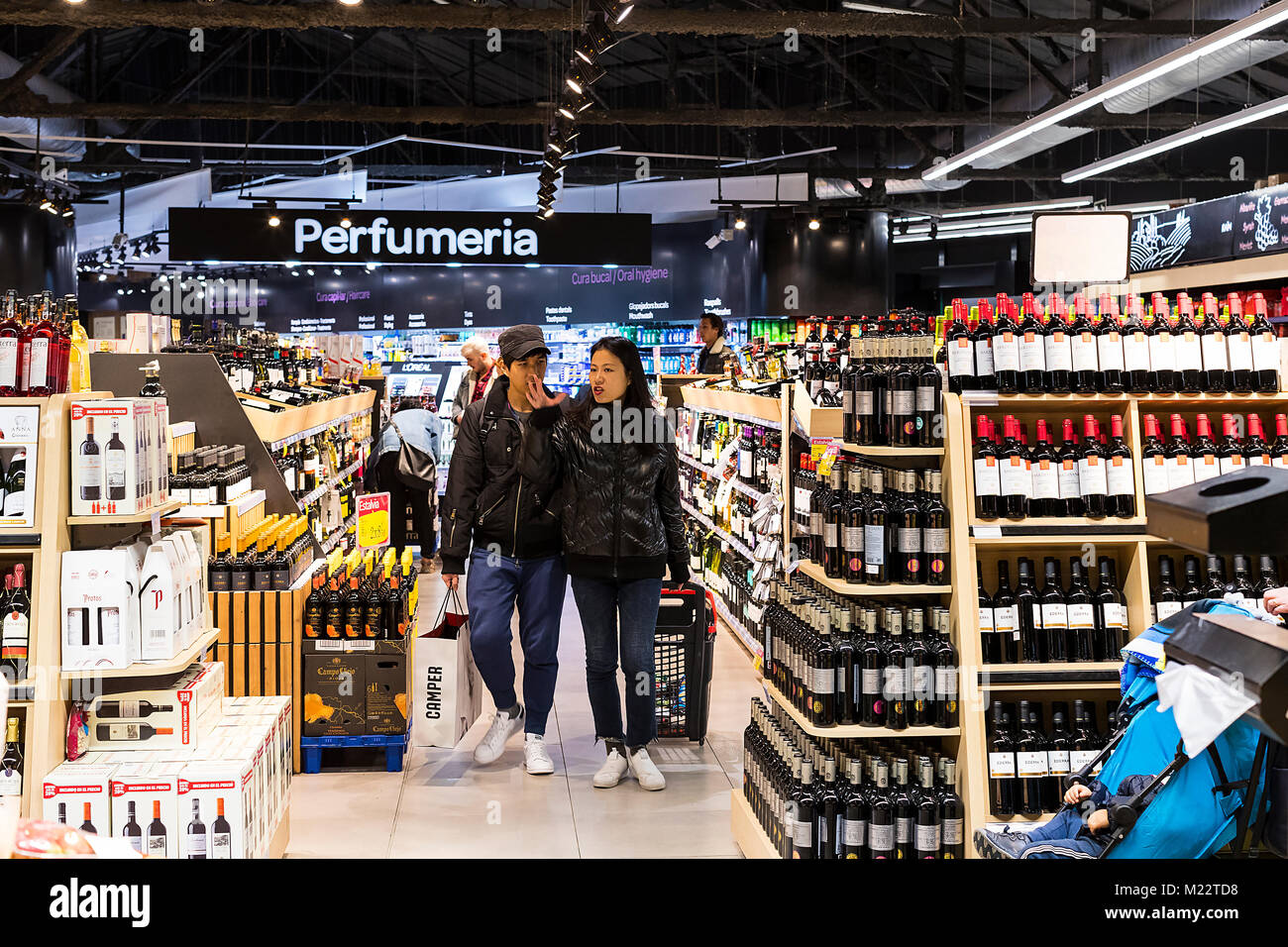 BARCELONA, España 11 de enero de 2018 Los visitantes y los productos