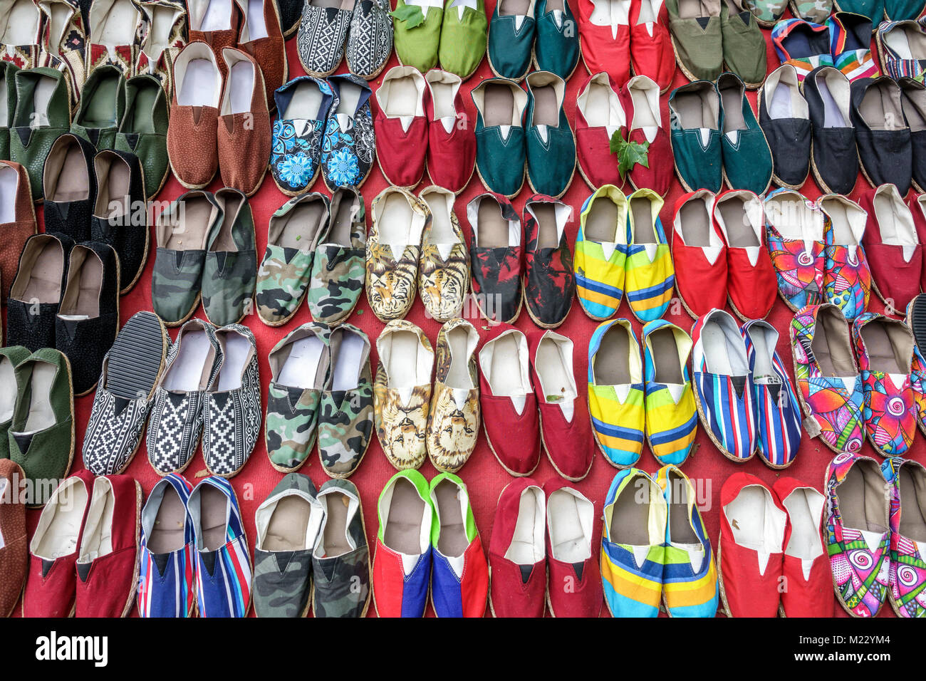 Espadrilles shop fotografías e de alta resolución - Alamy