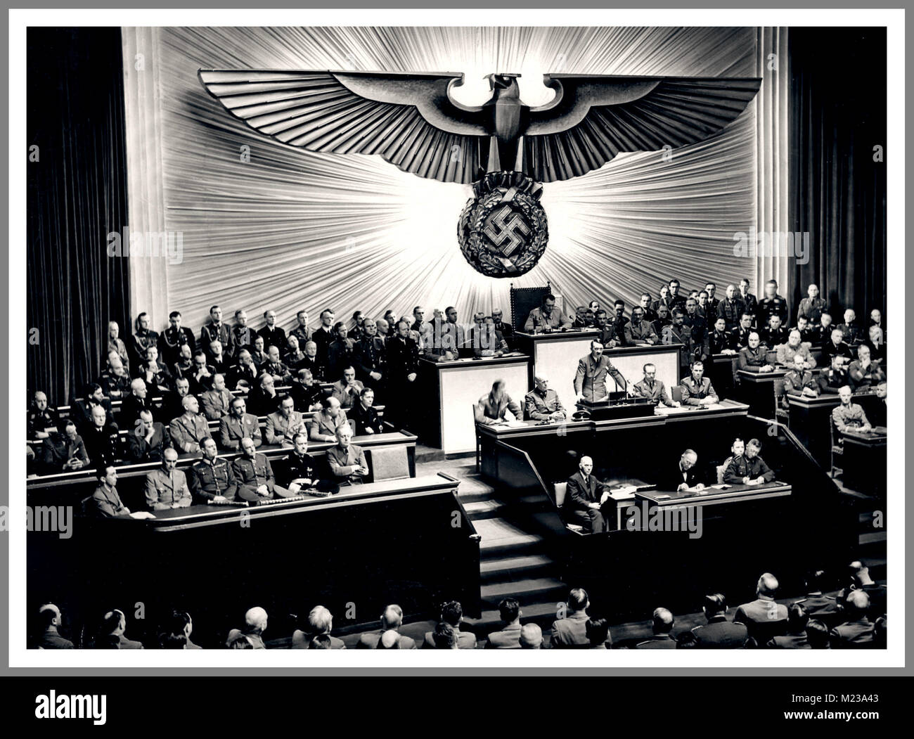 REICHSTAG Propaganda Nazi Imagen Asamblea del Partido Nazi de Berlín Reichstag Kroll Opera House Berlín Alemania Adolf Hitler declara la guerra a los Estados Unidos - 11th de diciembre de 1941 Foto de stock