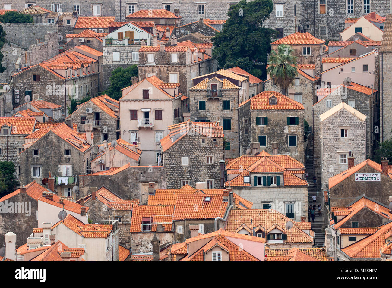 Dubrovnik casco antiguo vista desde el castillo de paredes, Croacia Foto de stock