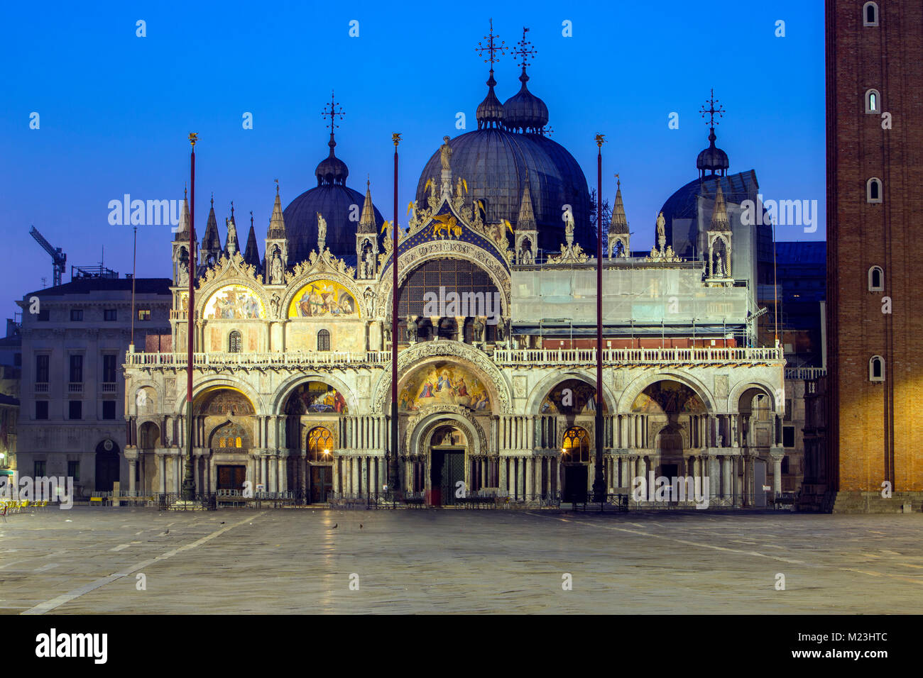 La Basílica de San Marcos, el Campanile, Venecia, Italia Foto de stock