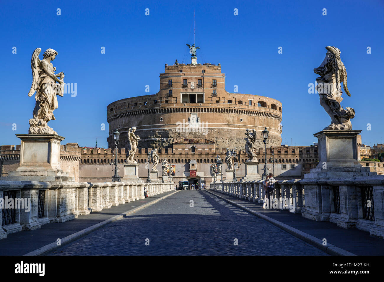 Puente de San Angelo de Castel Sant'Angelo, Roma, Italia Foto de stock