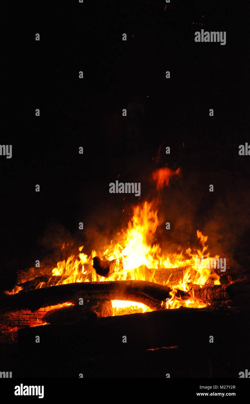 Gigante de fuego fotografías e imágenes de alta resolución - Alamy