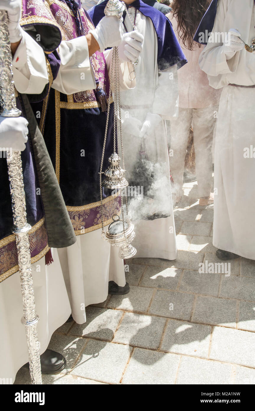 Venta y quemadores de incienso durante la Semana Santa (Semana Santa) en  Sevilla, España Fotografía de stock - Alamy