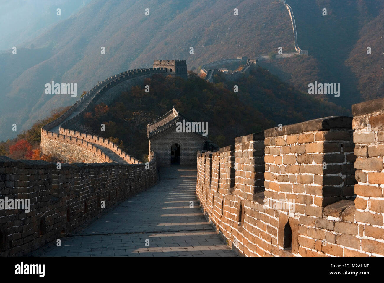 China. Mutianyu, cerca de Beijing. La Gran Muralla. Sitio de Patrimonio Mundial de la UNESCO. Foto de stock