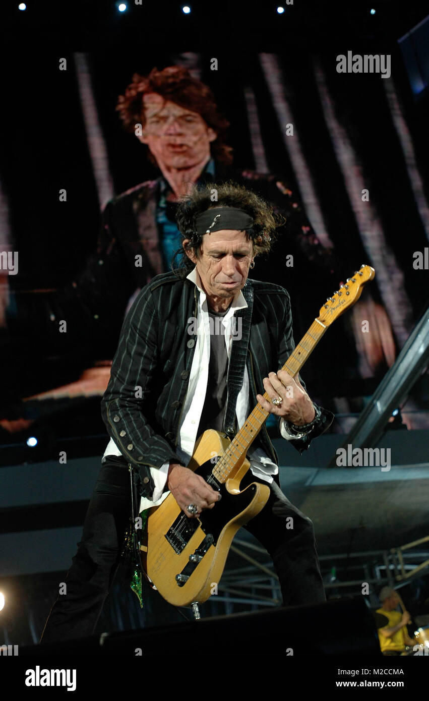 Mueren Rolling Stones (hier Gitarrist Keith Richards) spielen en Hamburg am 15.08.2007 / Foto: niehaus Foto de stock